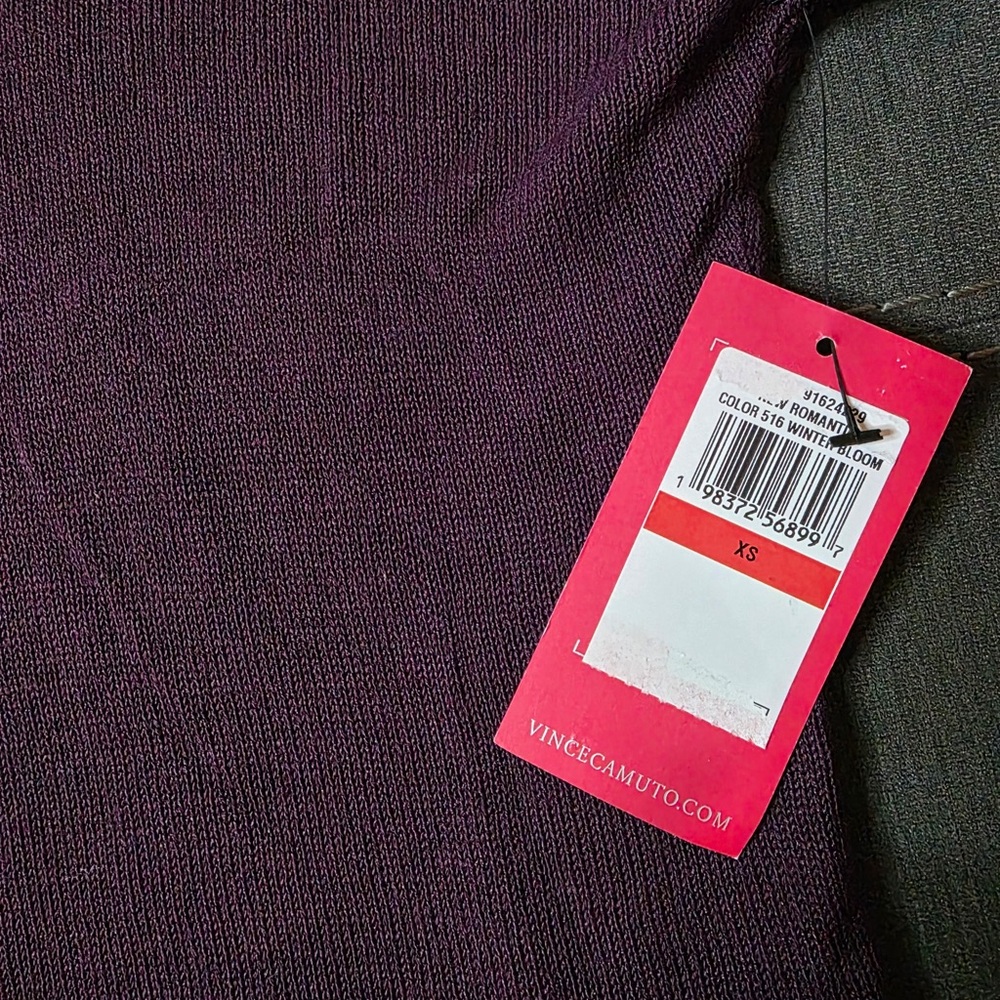 Vince Camuto Women’s Drop Shoulder Purple “winter bloom” V-Neck Sweater size: XS - Picture 5 of 5